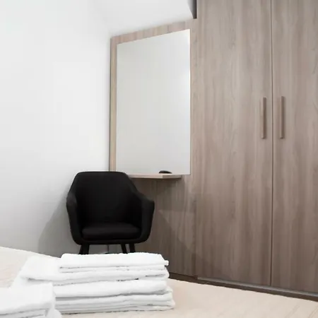 Cortile Osterio Xiv Lägenhet *