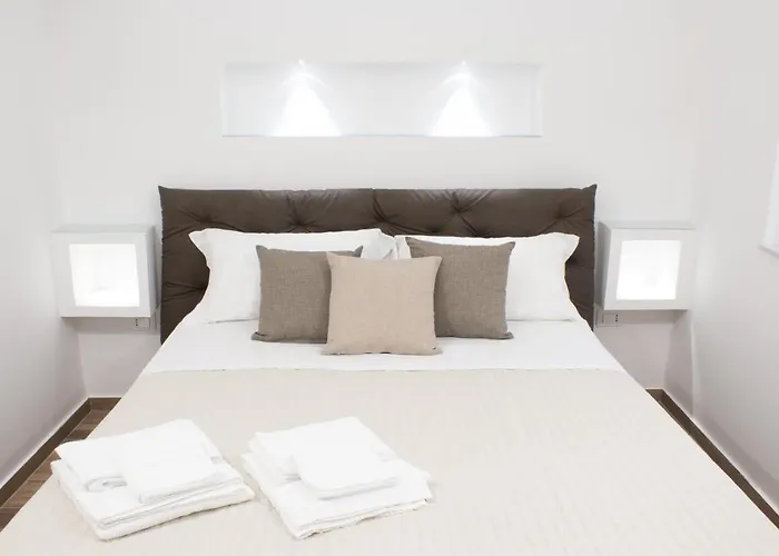 Cortile Osterio Xiv דירה